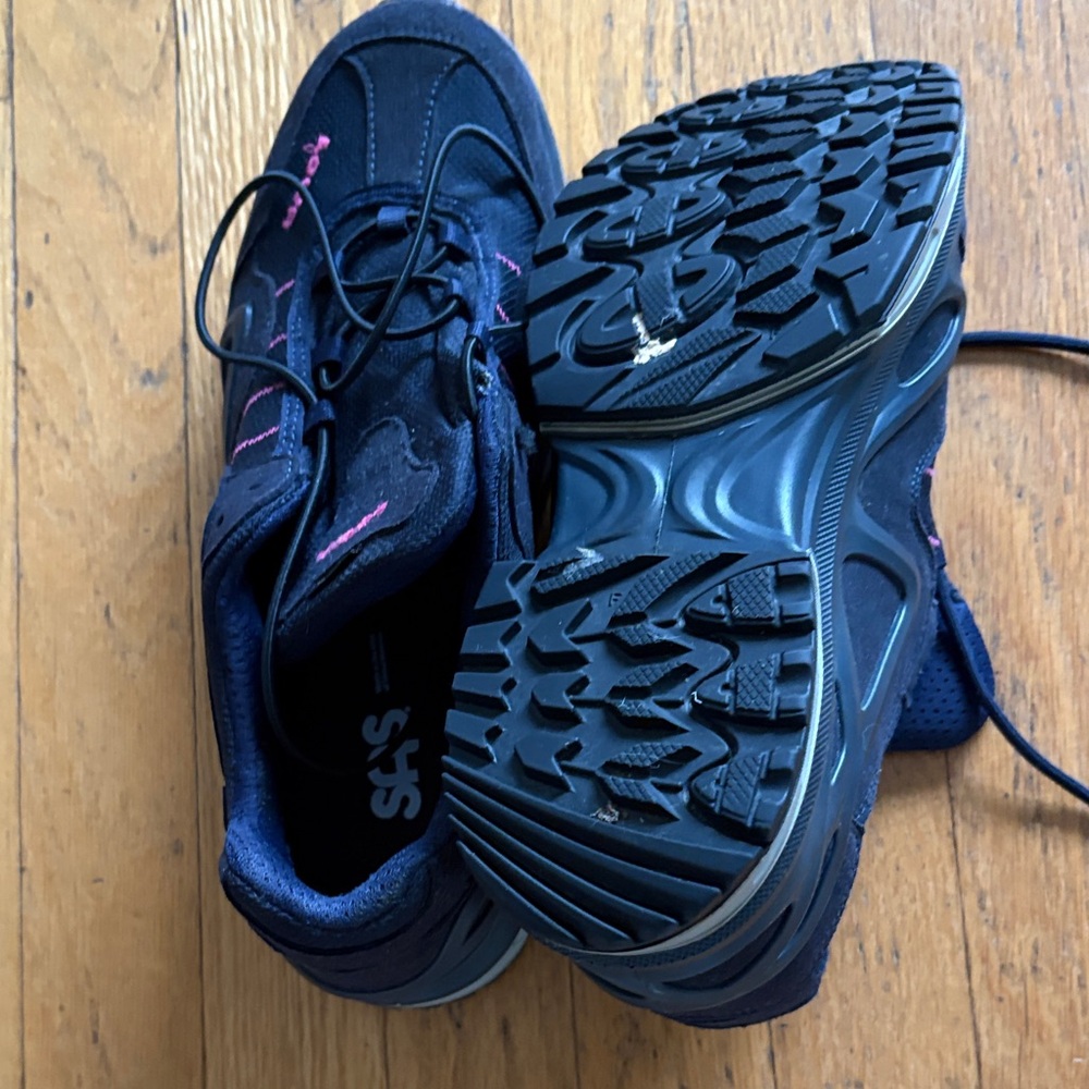 Lowe Women's Dark Blue and Pink hiking shoes